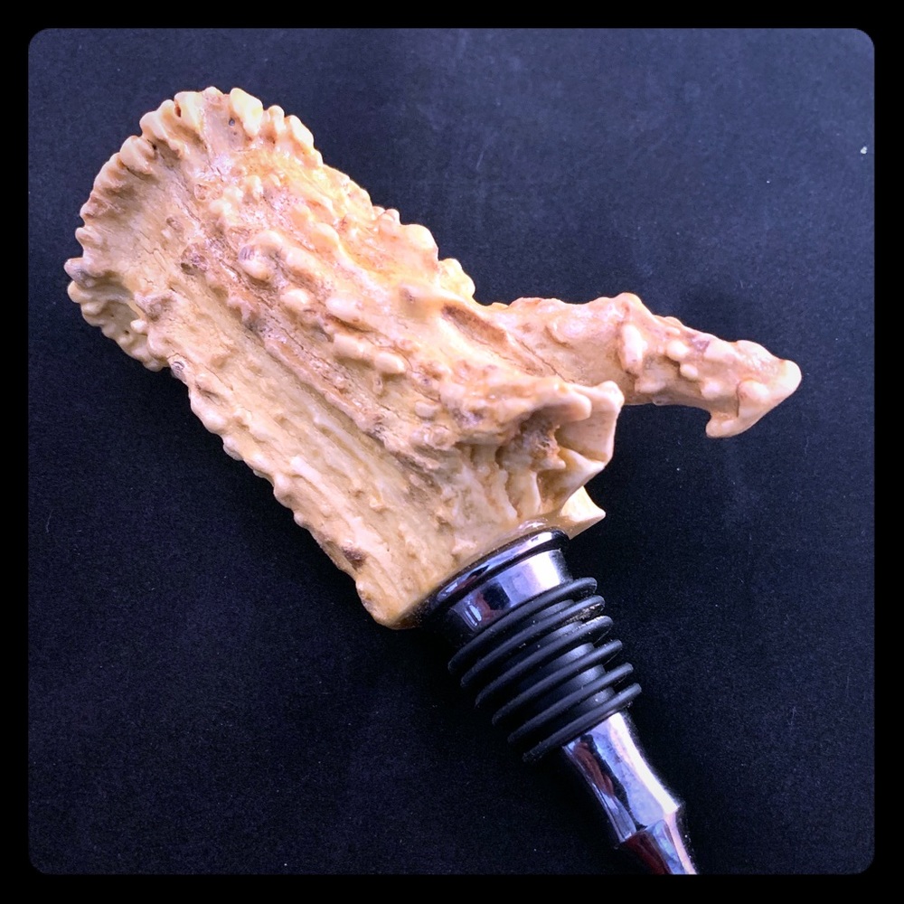 Bottle stopper hand crafted deer antler